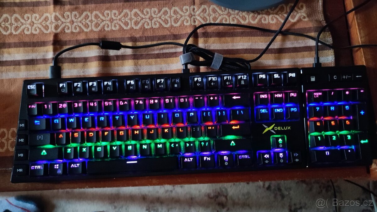 mechanická herní klávesnice DELUX