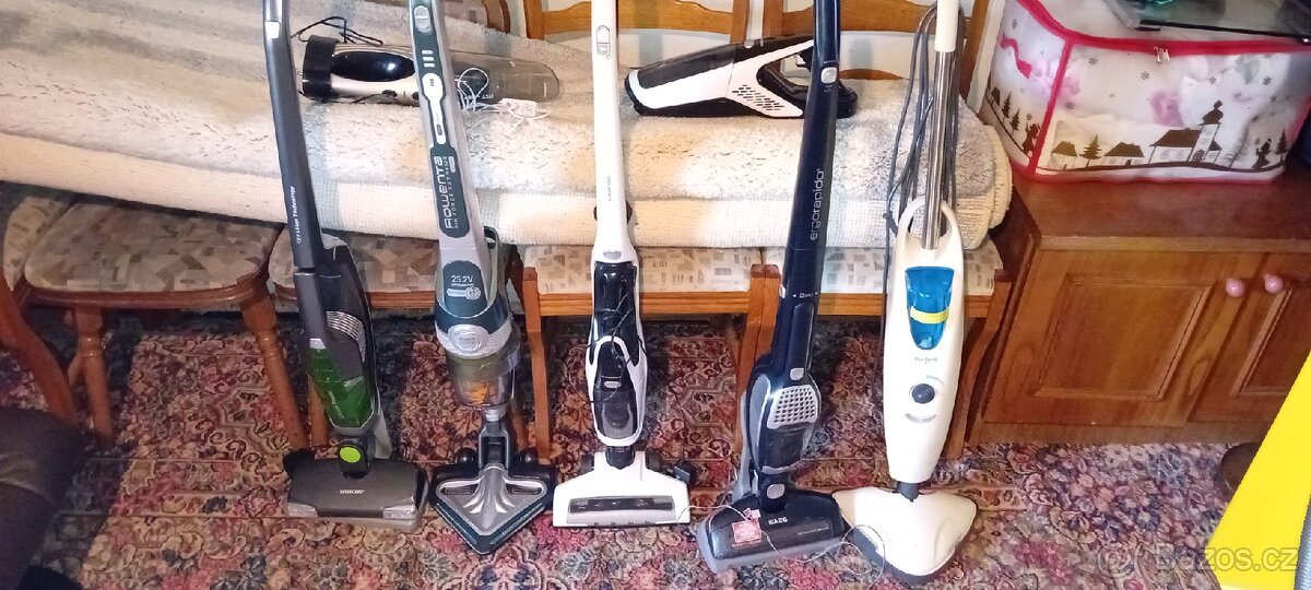 4x tyčový vysavač a 1x parní mop