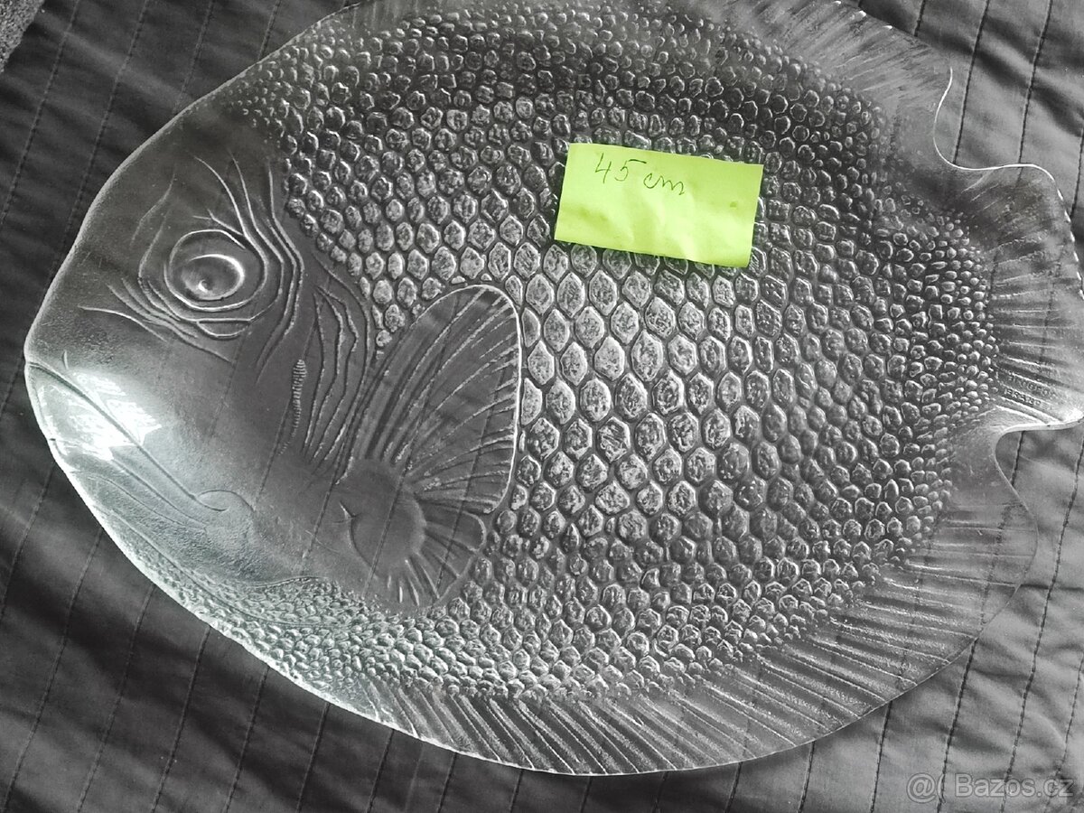 Prodám sadu 2ks - skleněný tác ve tvaru ryby