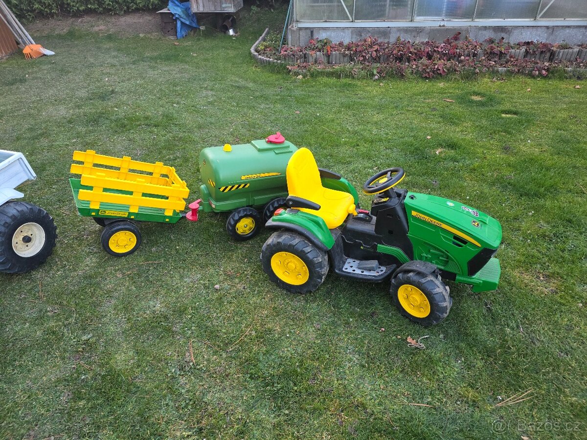 Traktor John Deere - Peg Perego - REZERVACE