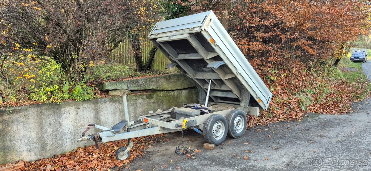 Přívěs Vezeko R2B2X sklopný manuálně i elektricky