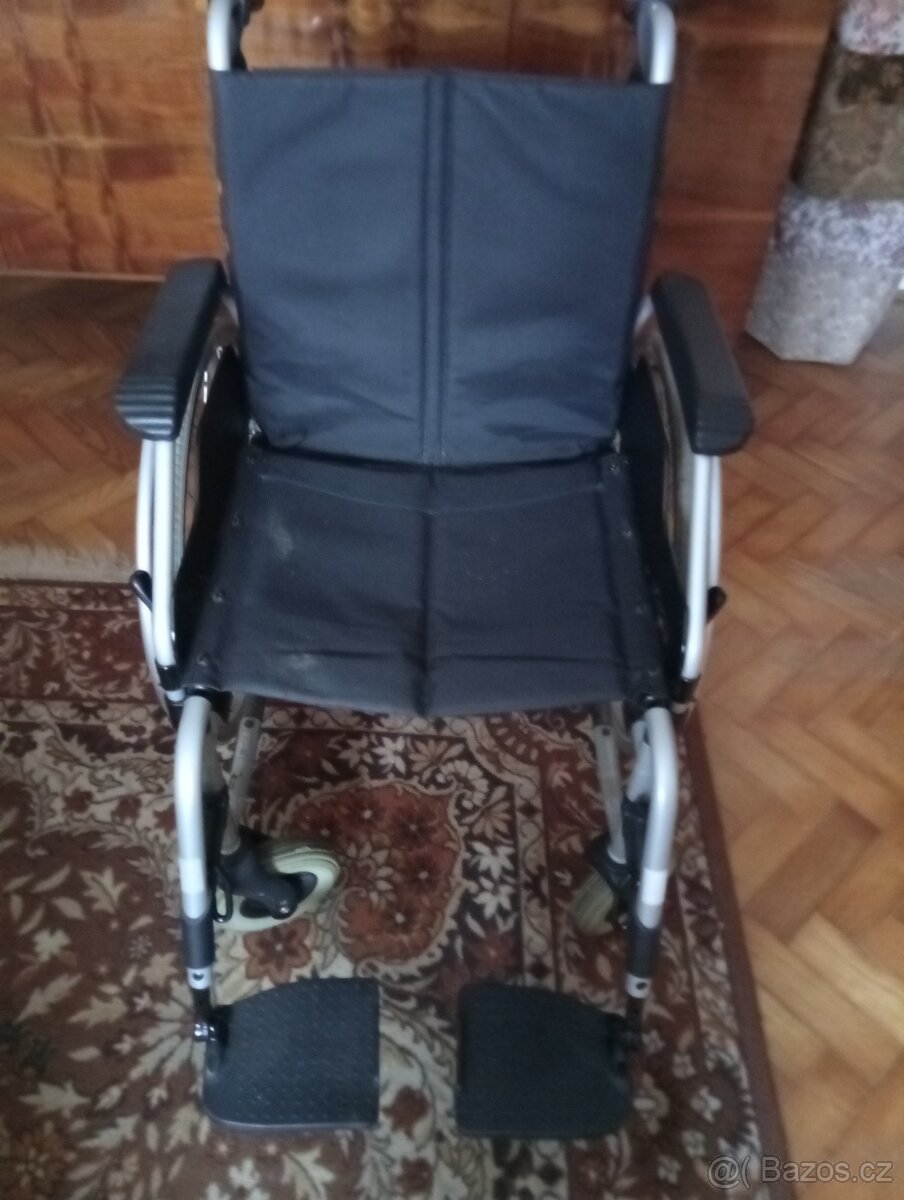 Invalidní vozík