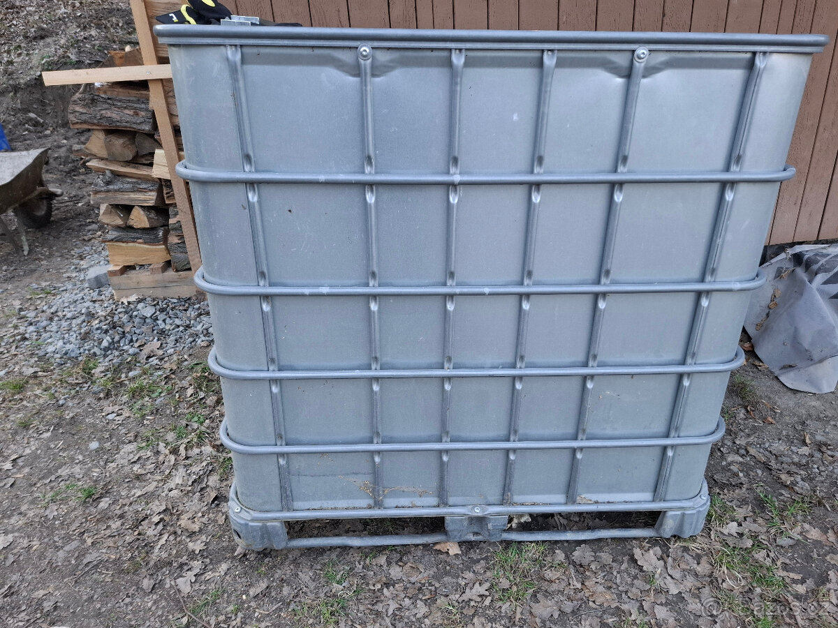 IBC nádrž s oplechovanin