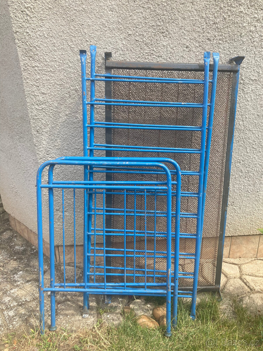 Železná retro postýlka