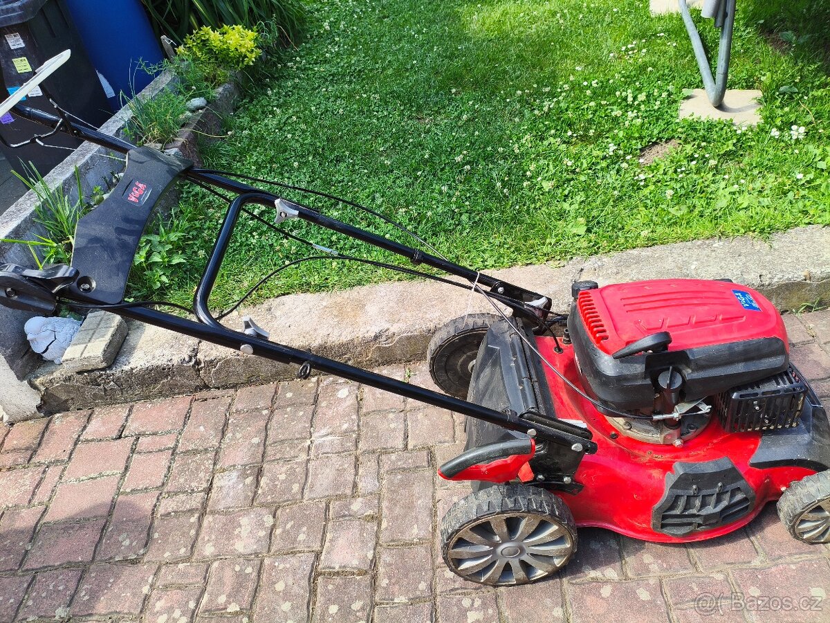 Prodám benzínovou sekačku Vega