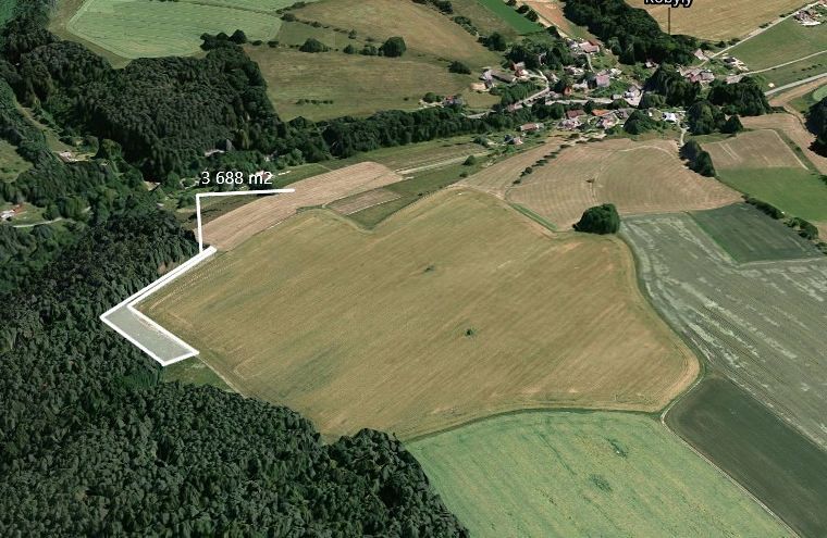 Pole 3 688 m²