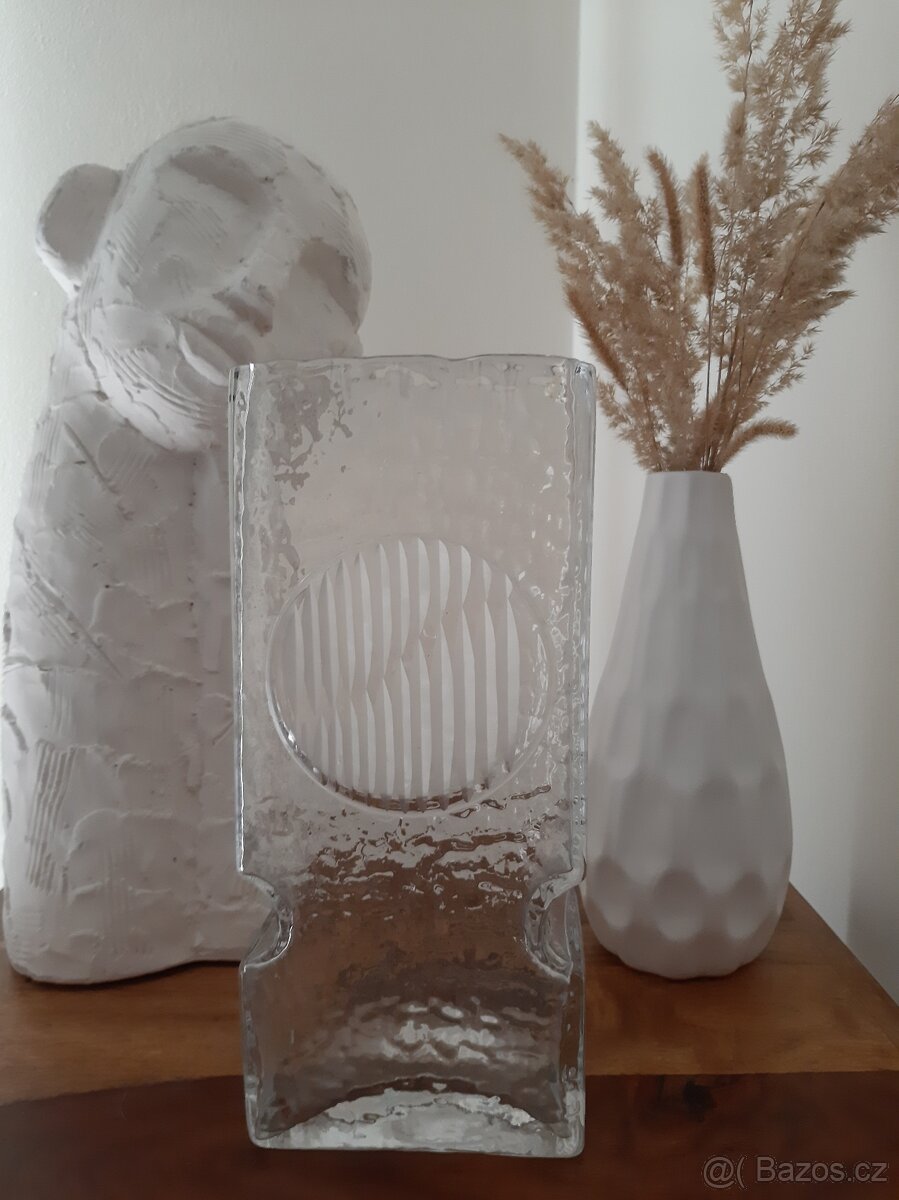 Jedinečná váza z lisovaného skla - Jan Gabrhel