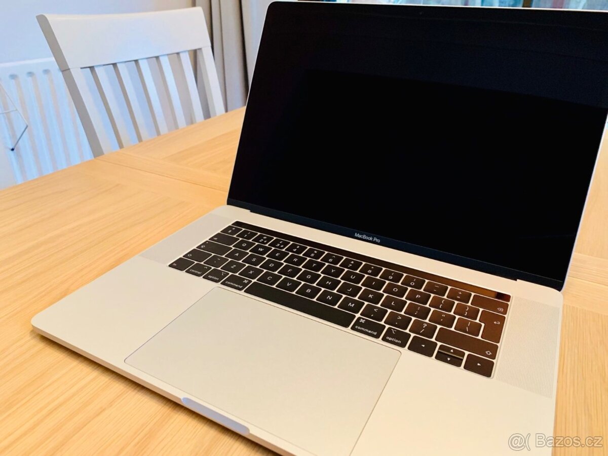 Apple Macbook Pro 15" 2018 i7 2,6, 16GB, 560X 4GB