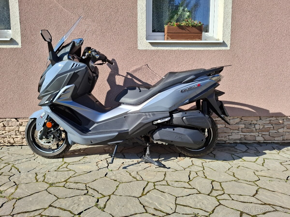 Skutr Sym Cruisym @ 300