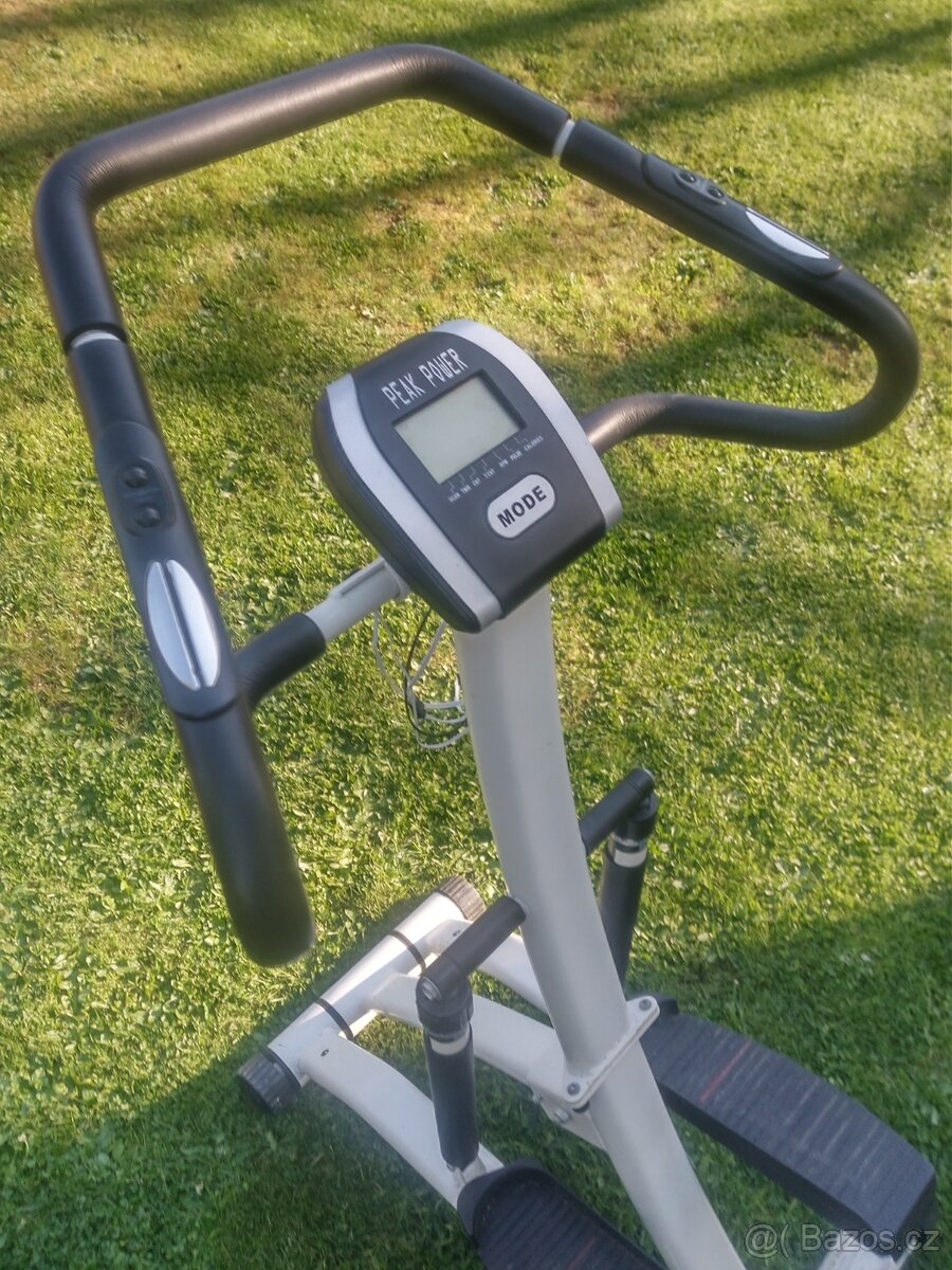 Stepper na cvičení.