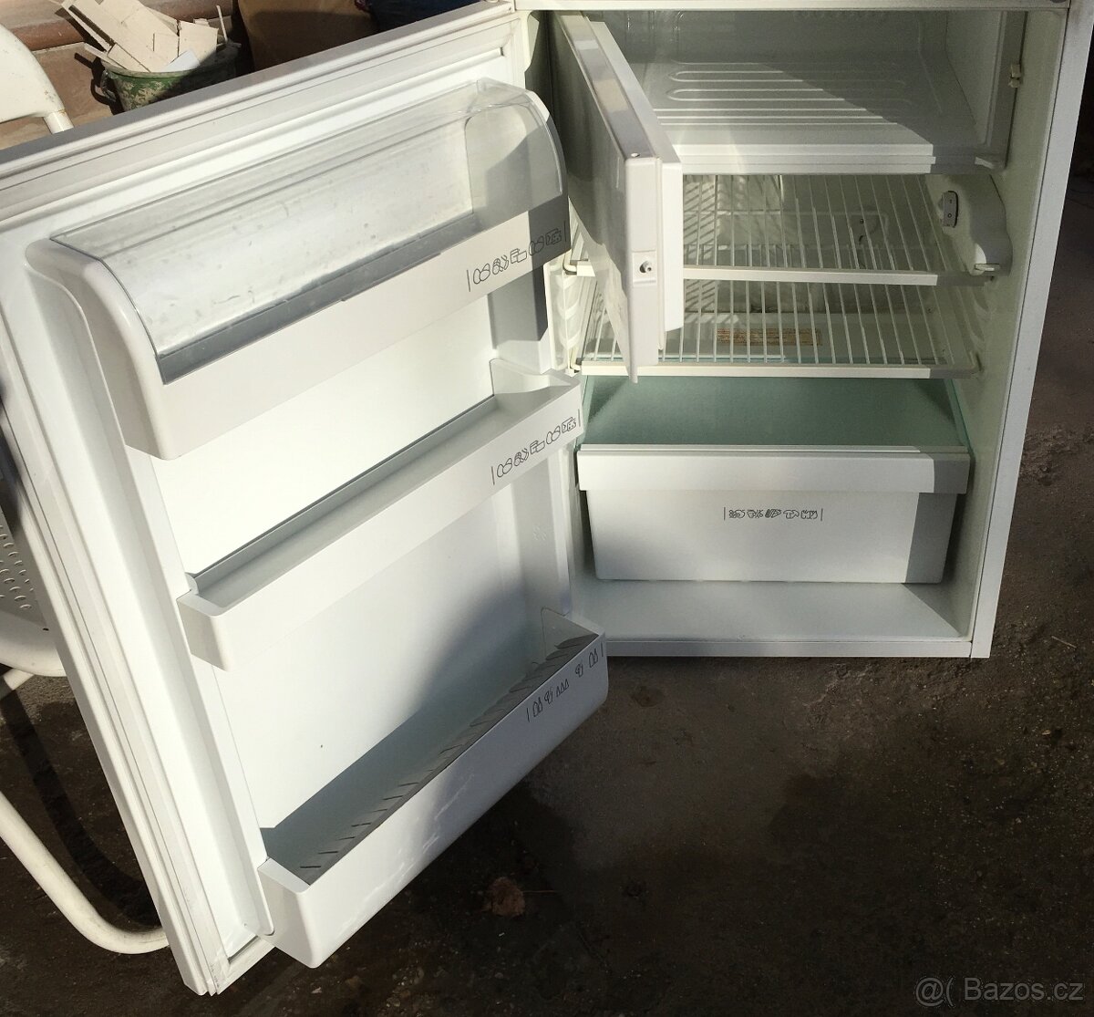 Málá lednice Zanussi s mrazákem