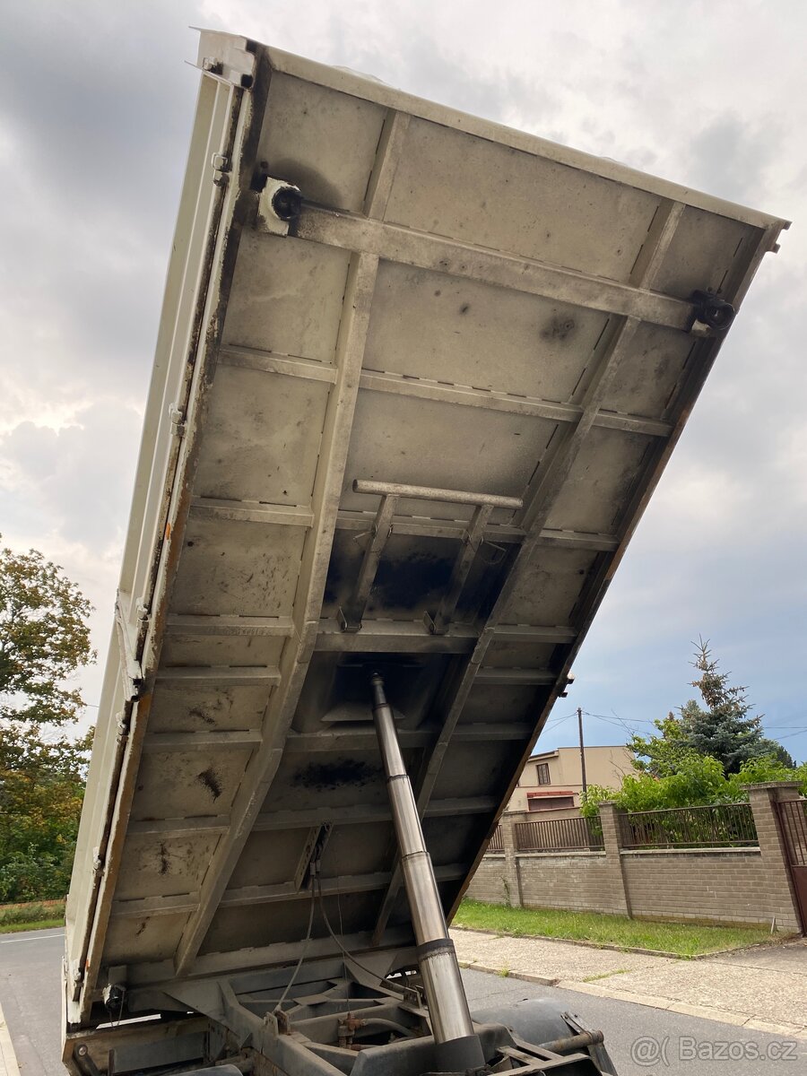 Třístranná sklápěcí korba Kov Velim