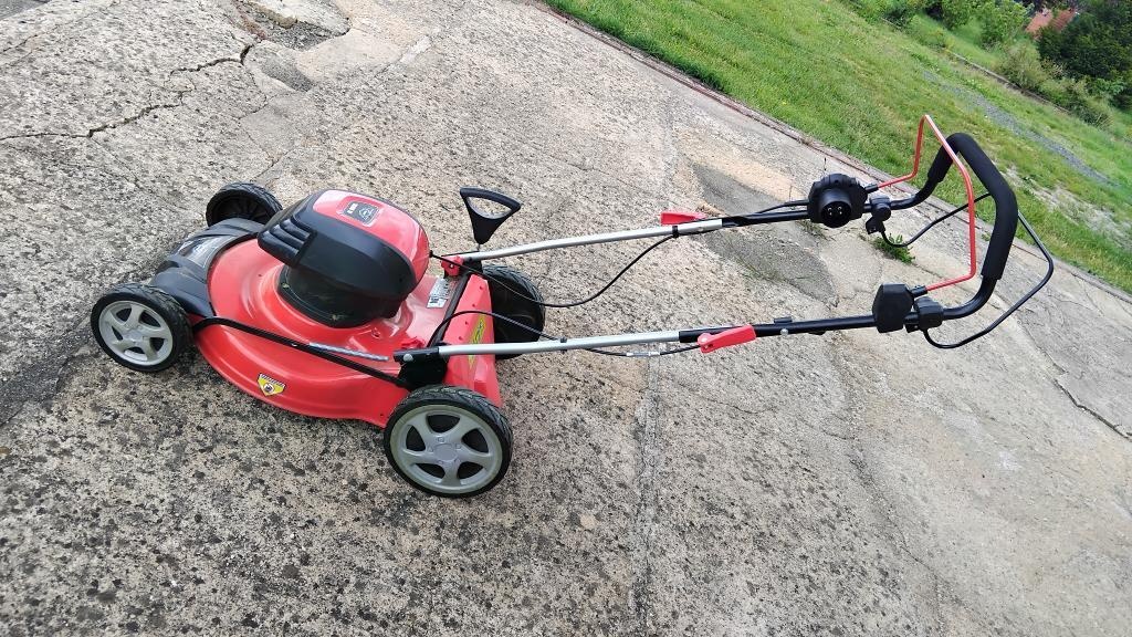 elektrická sekačka s pojezdem - téměř nová