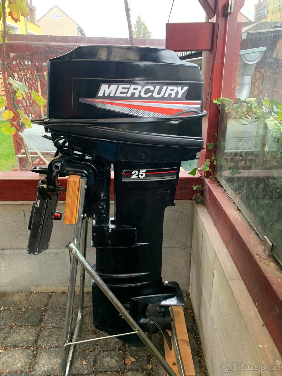 Prodám závěsný lodní motor Mercury 25hp (dálkové ovládání)