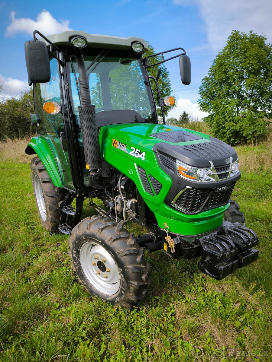 Traktor 4x4 25 HP Tavol 254