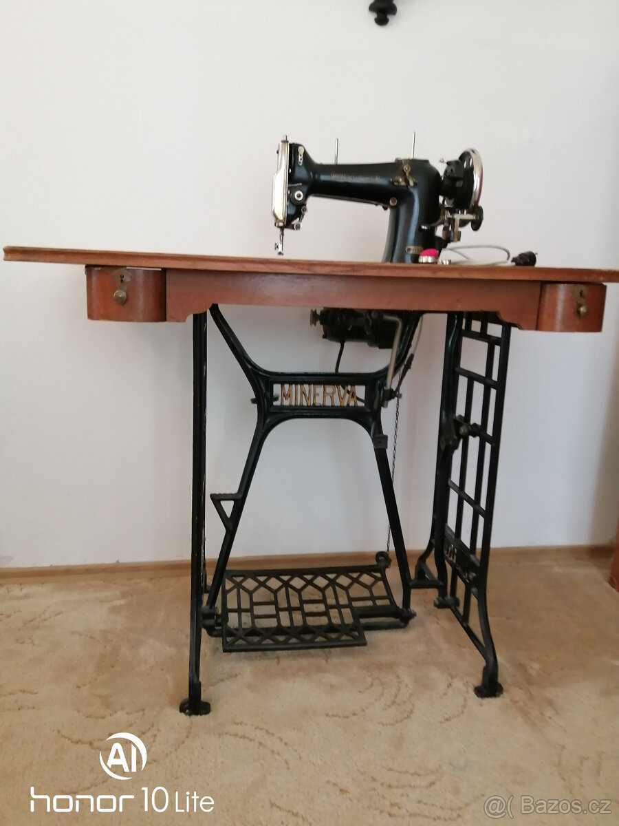 Šicí stroj MINERVA