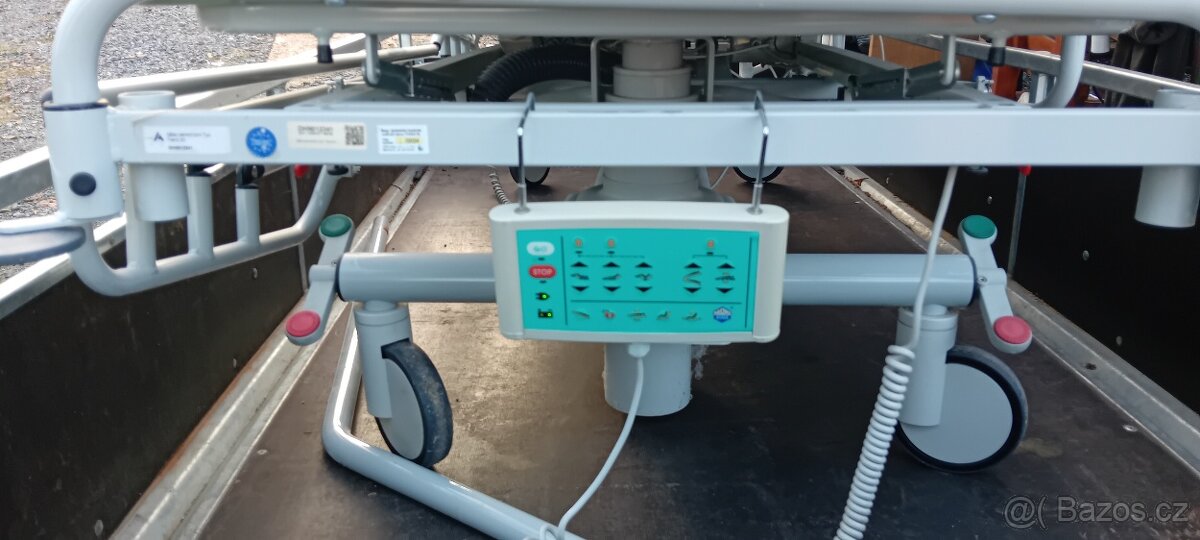 nemocniční lůžko