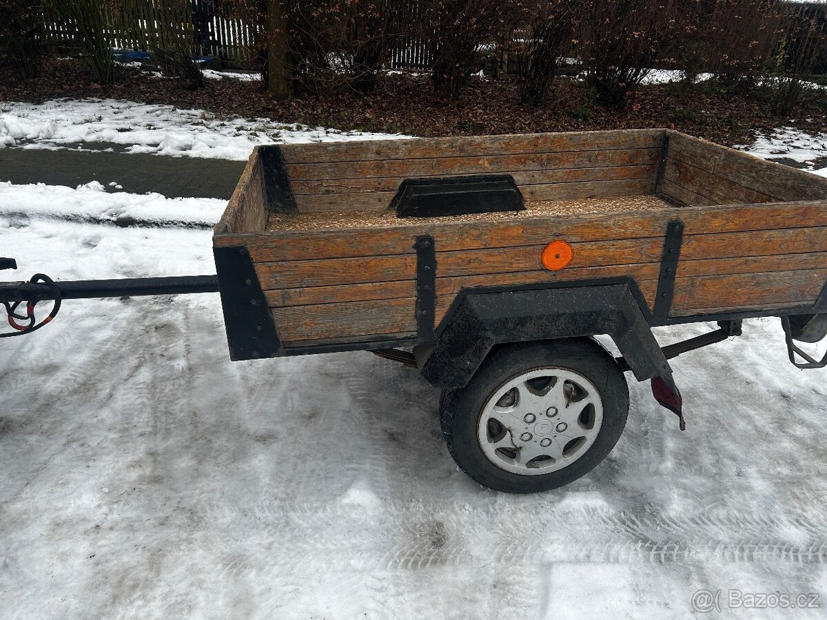 Přívěsný vozík za auto