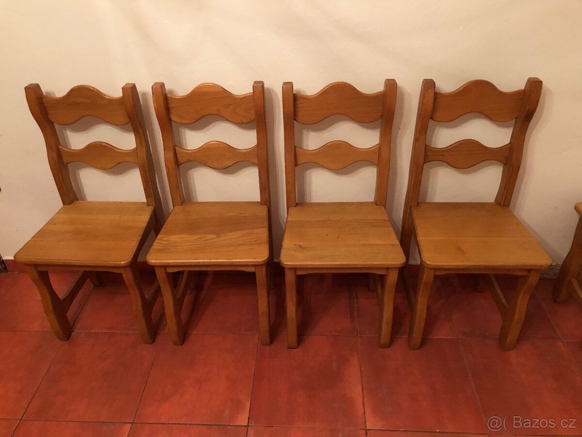 Čtyři dubové masivní židle