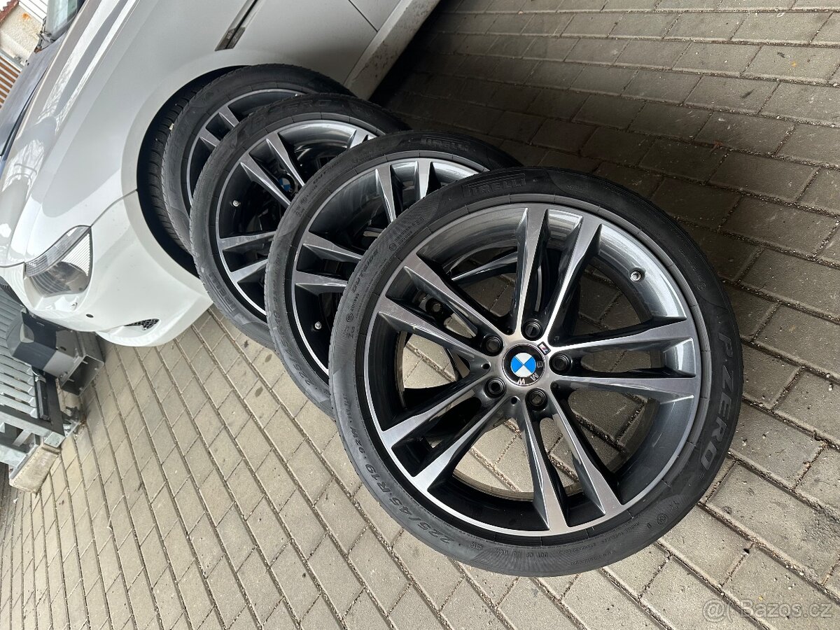 R19 DVOUROZMĚRNÉ KOLA Styling 598M