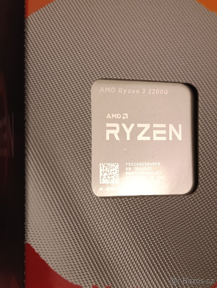 AMD Ryzen 3 2200G + chladič