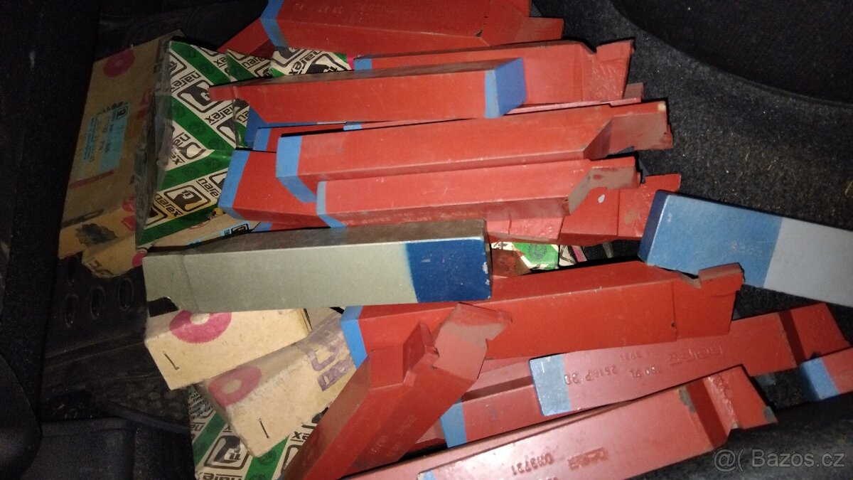 Soustruh-nože, frézy, příslušenství.