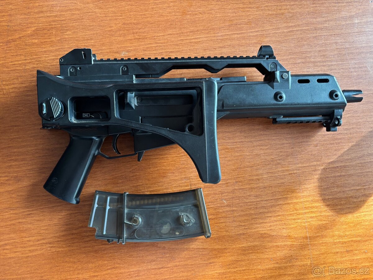 Airsoftová zbraň , komplet za 5,500kč.