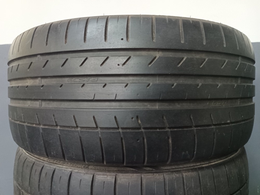 235/35 R19 KUMHO (5114)