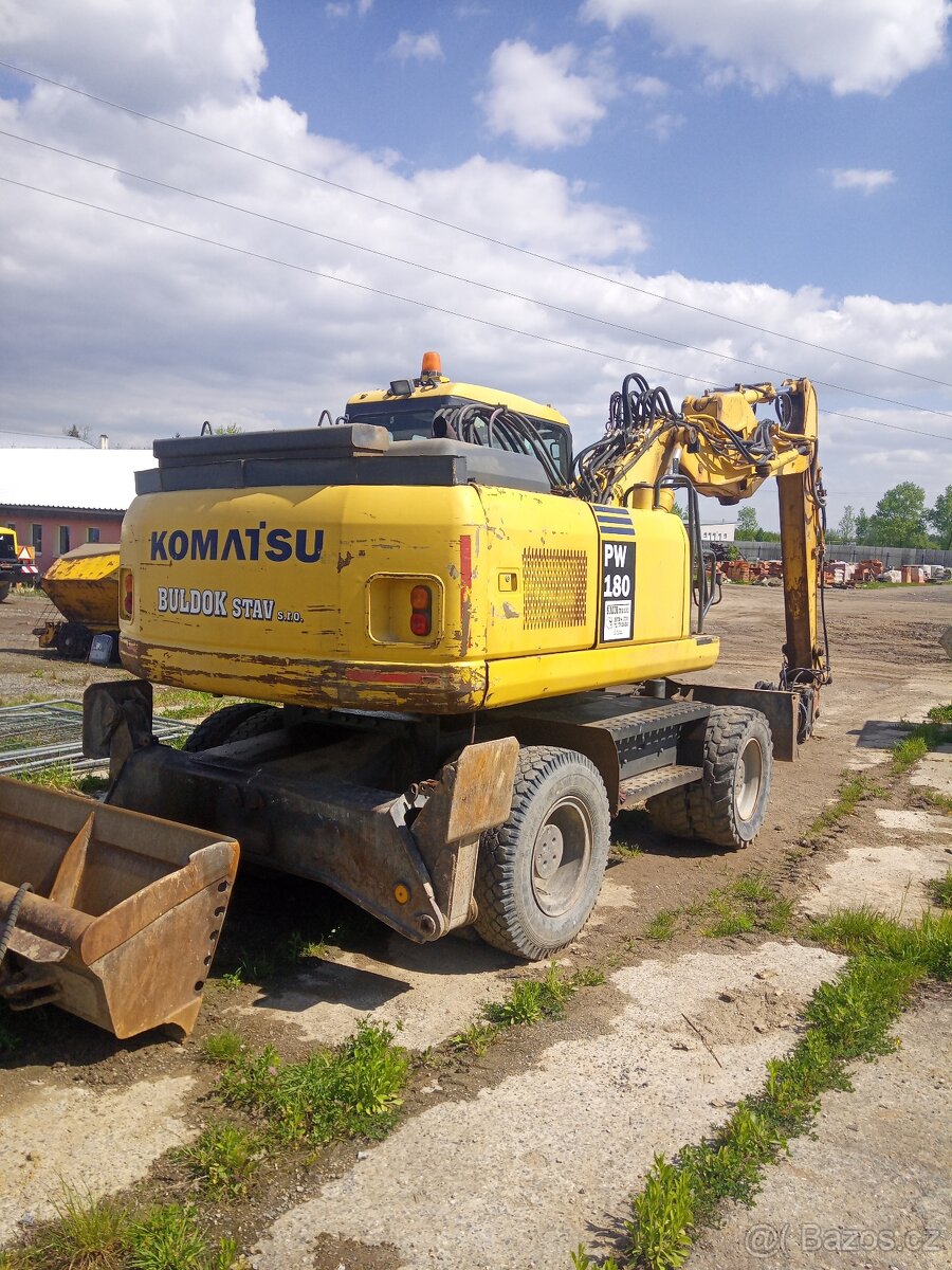 Kolový bagr Komatsu PW 180