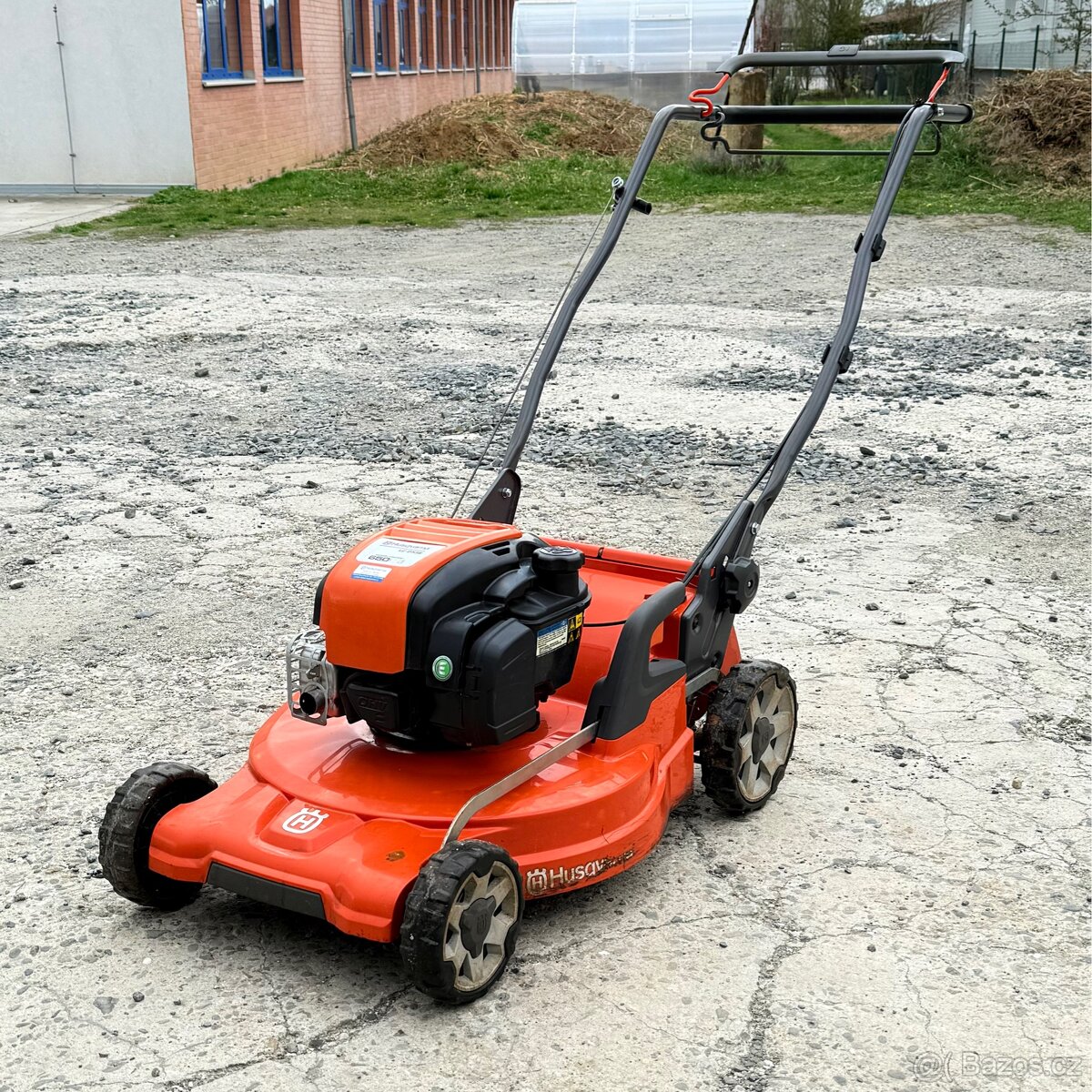 Benzínová pojezdová sekačka HUSQVARNA LC 253S