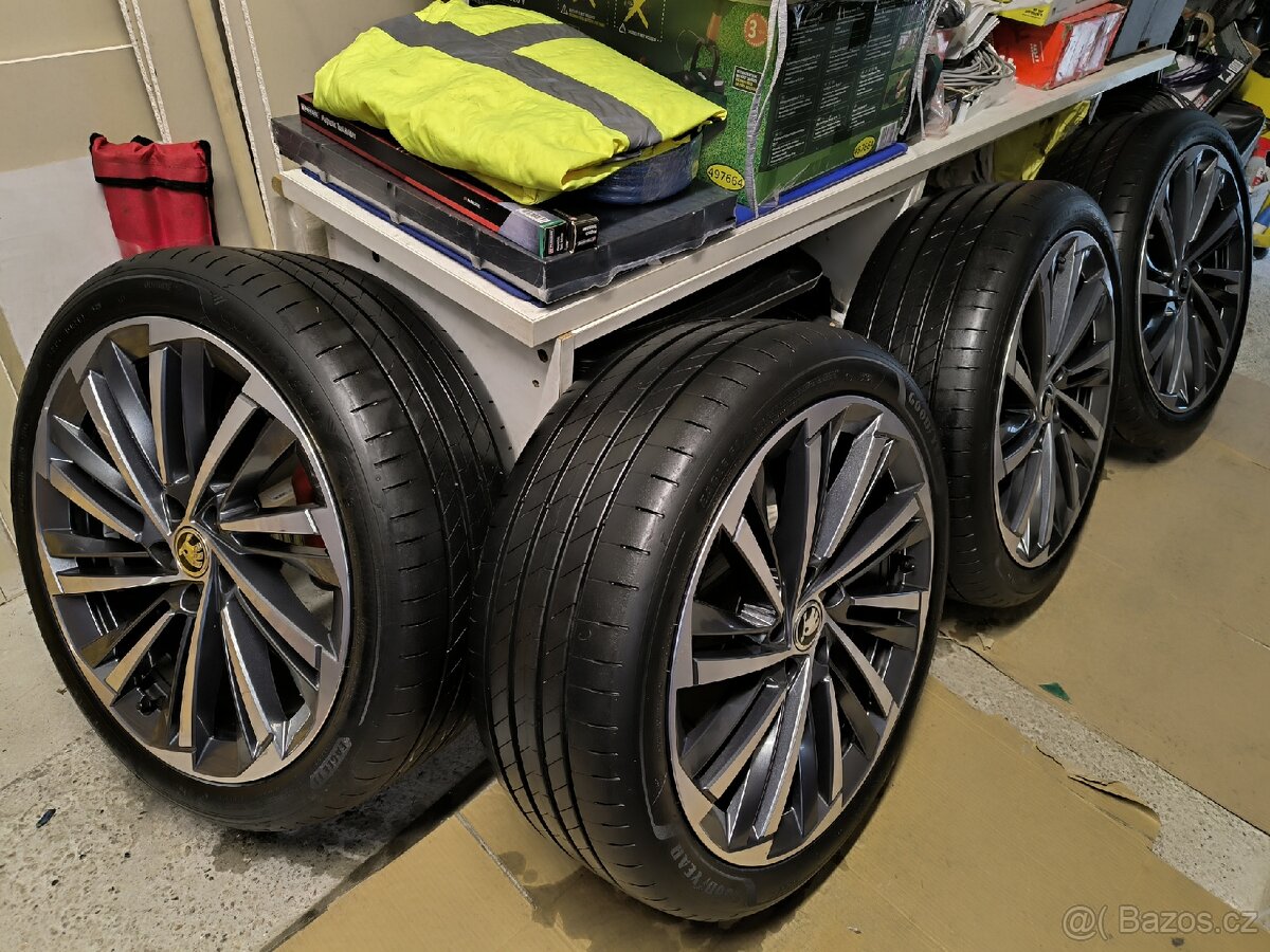 ALU kola Škoda Superb 3 5x112 r19 Originál, pneu ZÁNOVNÍ 99%