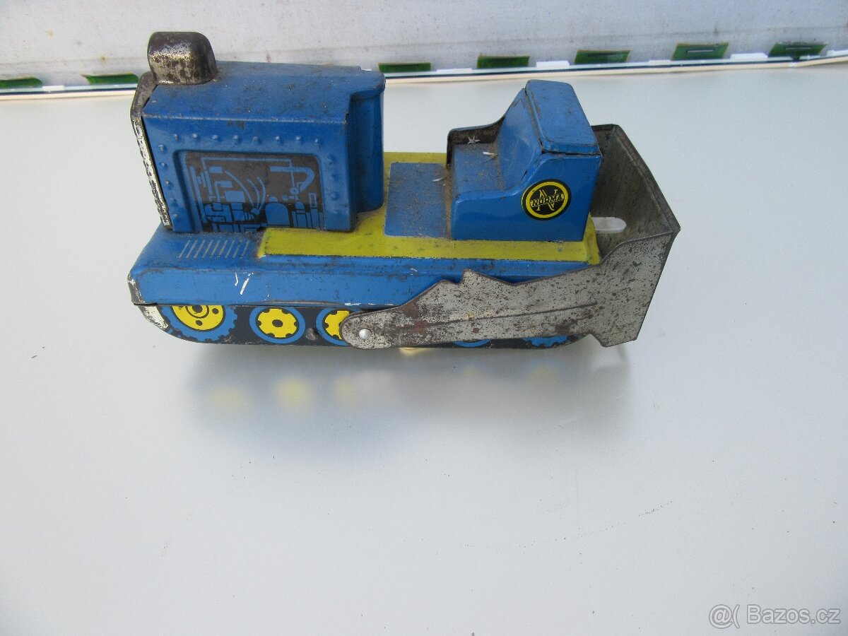 Nabízím retro hračku plechový buldozer Norma TK-01. Nekomple
