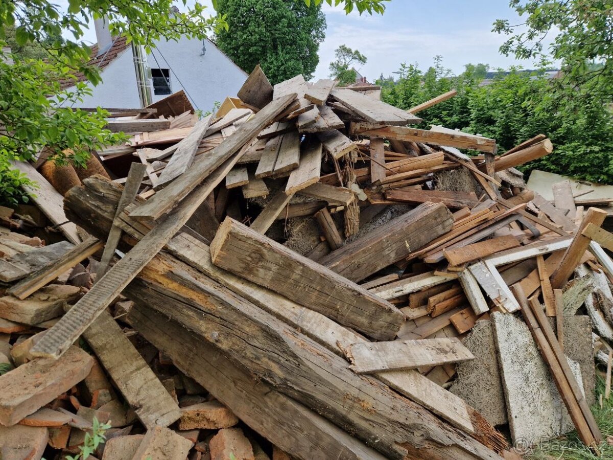 dřevo z demolice domu zdarma za odvoz JInačovice