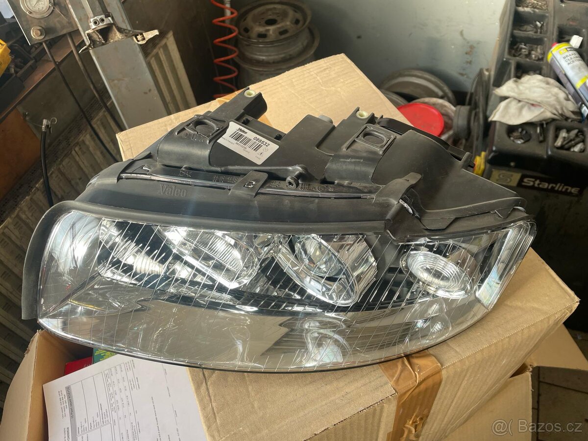 Přední světlo Audi A4 C6