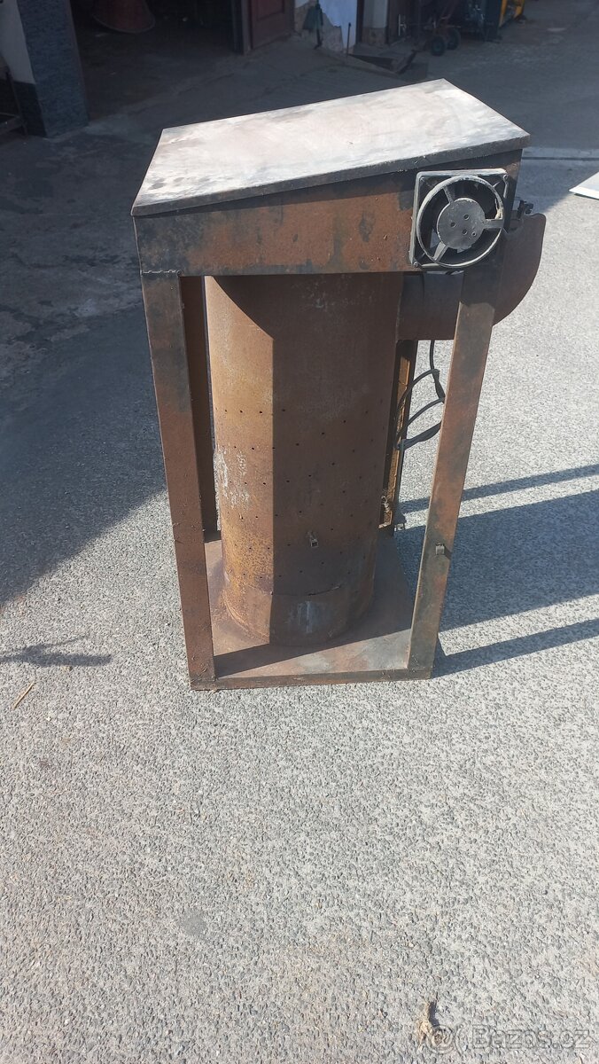 Kamna na olej s ventilátorem.