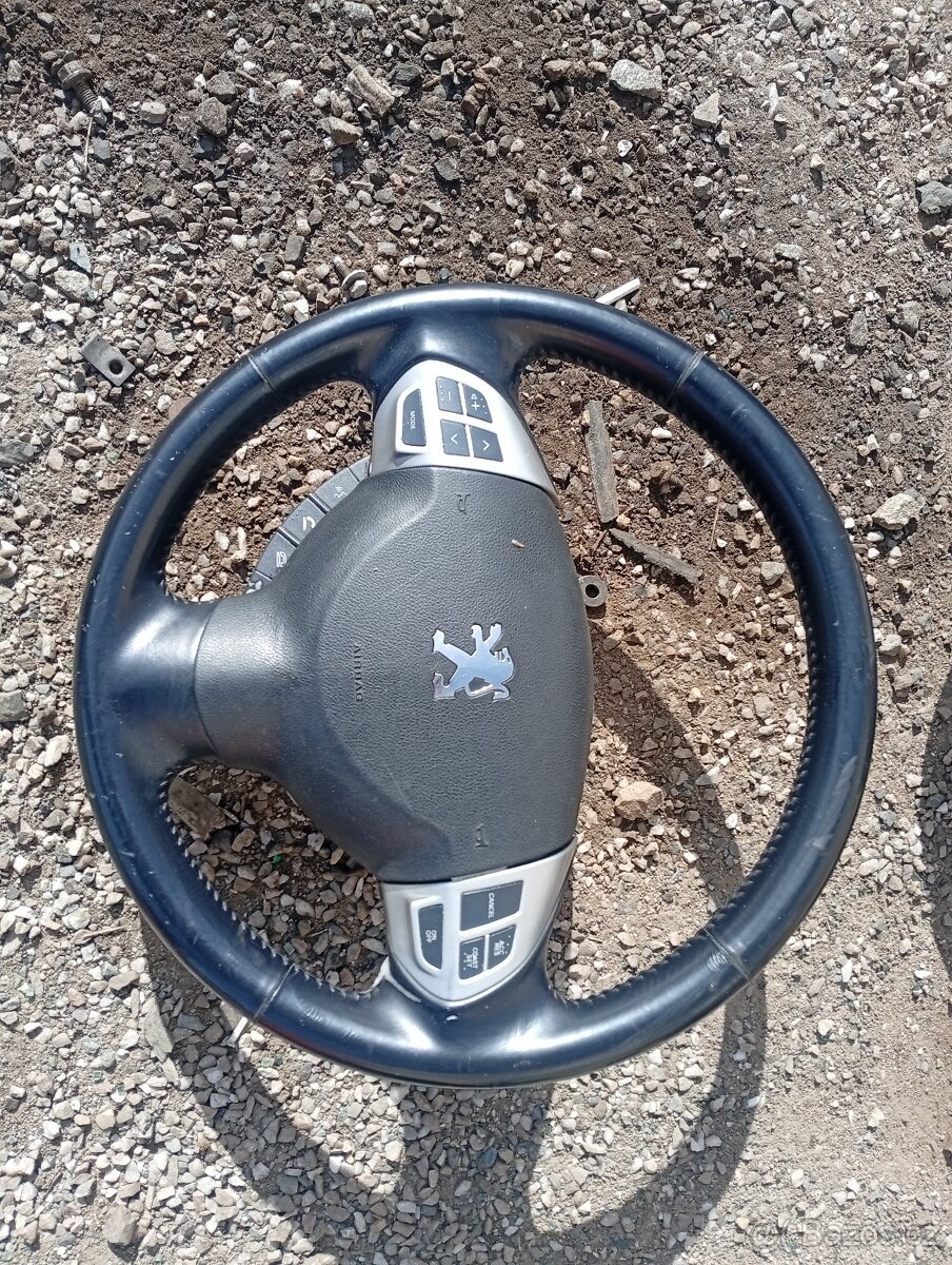 PEUGEOT 4007 VOLANT KOŽENÝ S AIRBAGEM A TLAČÍTKY