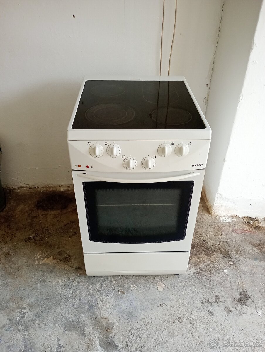 Elektrický sporák se sklokeramickou deskou,Zn.Gorenje