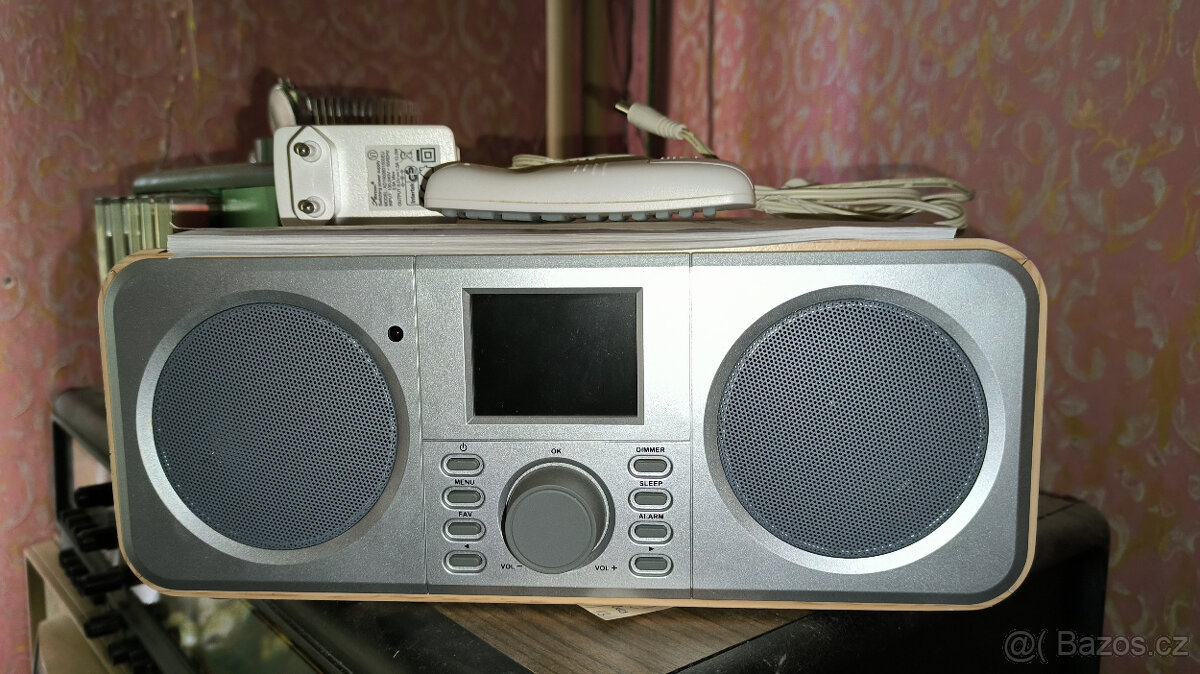 Rádio s Wifi a Bluetooth - světlé, béžovo-stříbrné