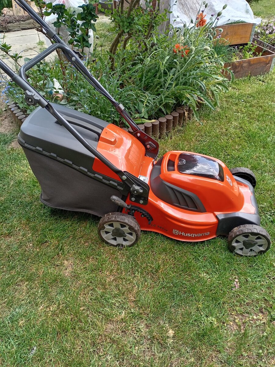 Prodej sekaček, 2ks