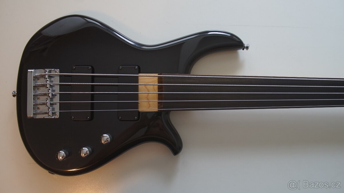 Palmer B-05 Fretless Bass Guitar