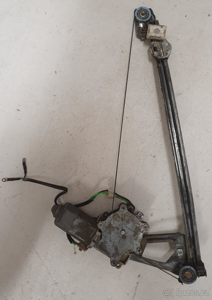 Mercedes W124 elektrická stahovačka zadních oken levá