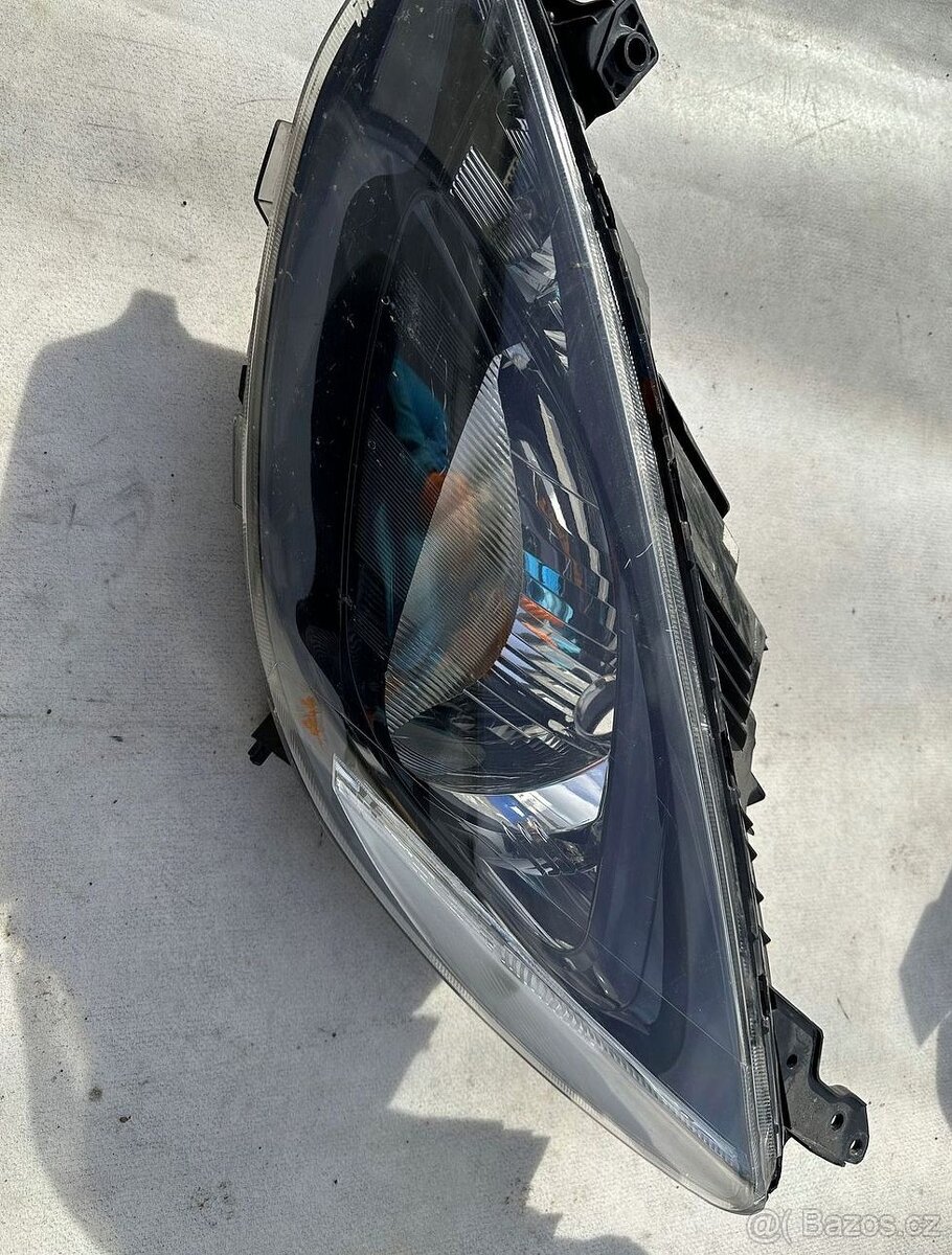 Mazda 2 DE, levé přední světlo