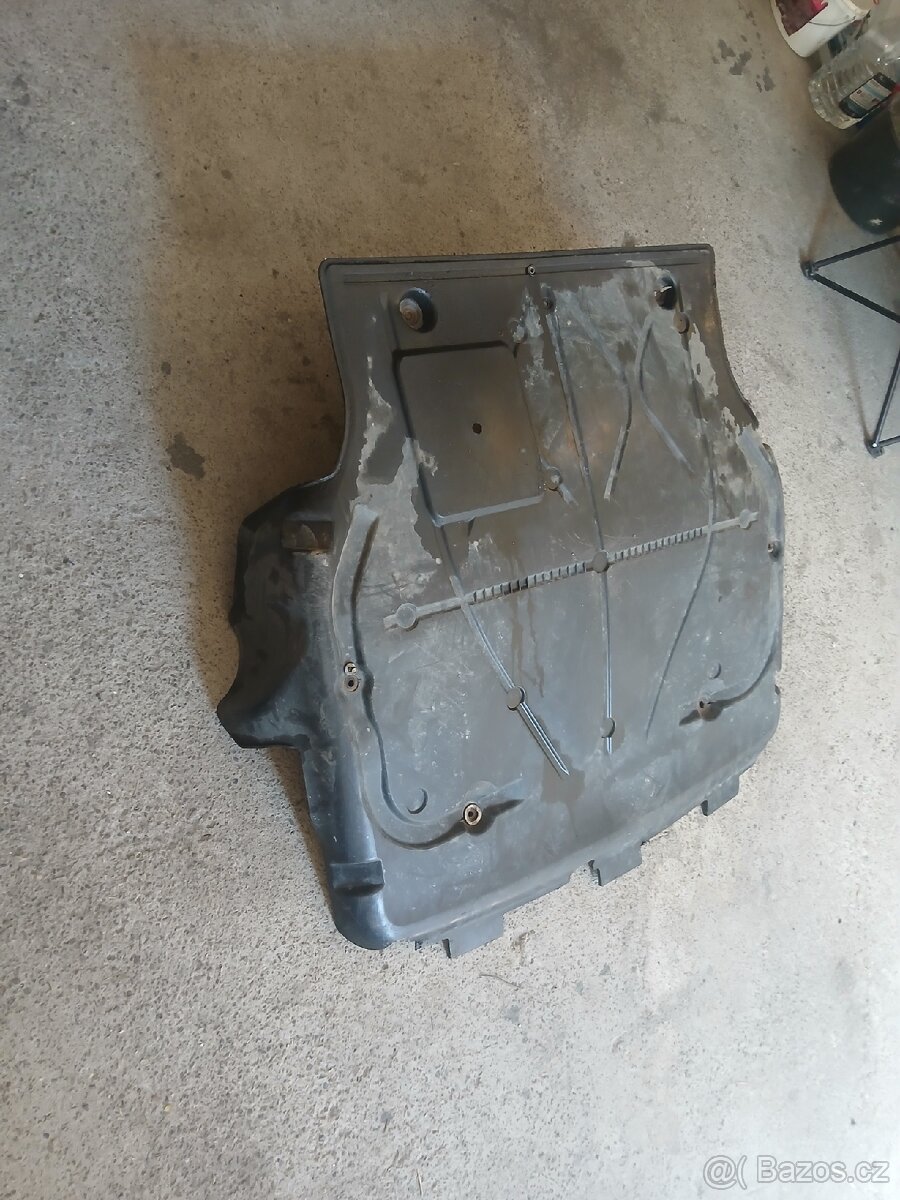 Spodní kryt motoru volkswagen t5