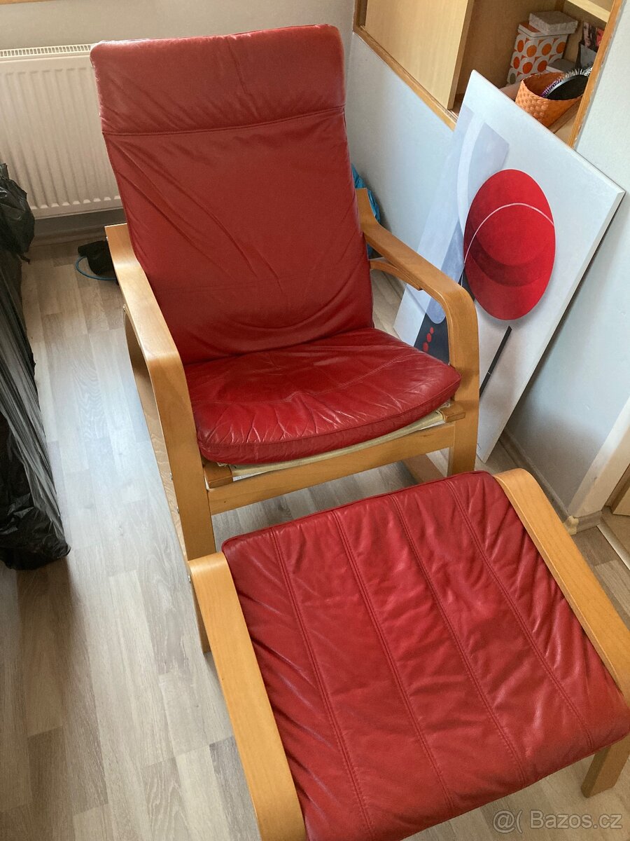 Kožené křeslo s podnižkou