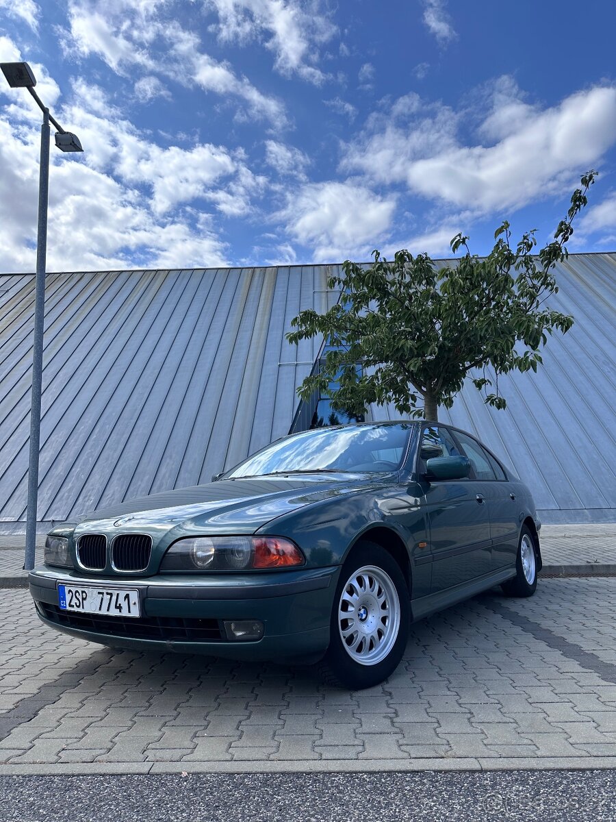 BMW E39 528iA