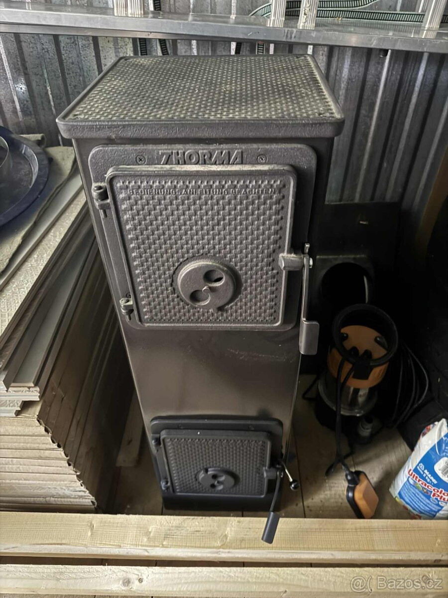 Kamna krbová THORMA Kerpen 2U4P B, černá, 5kW + trubka