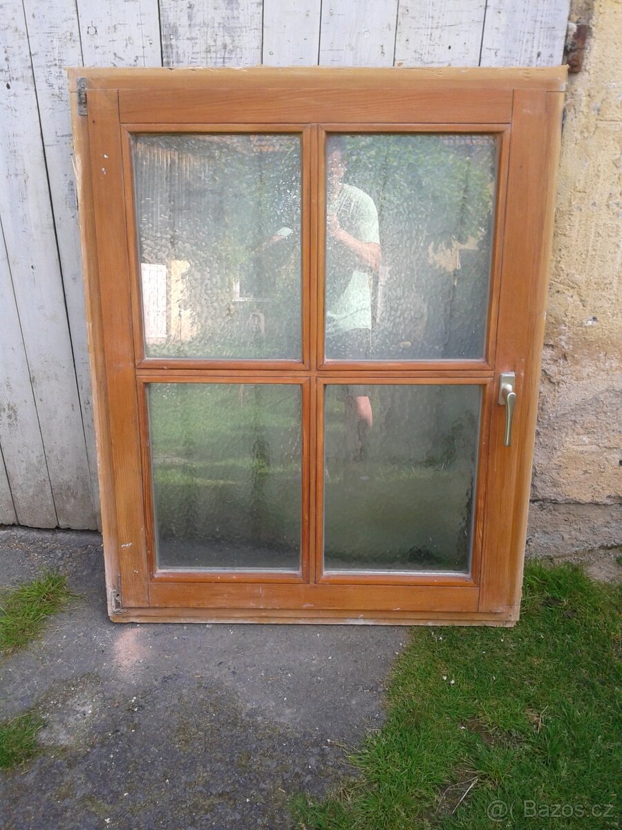 Dřevěné okno 98 x 123 cm - neprůhledné