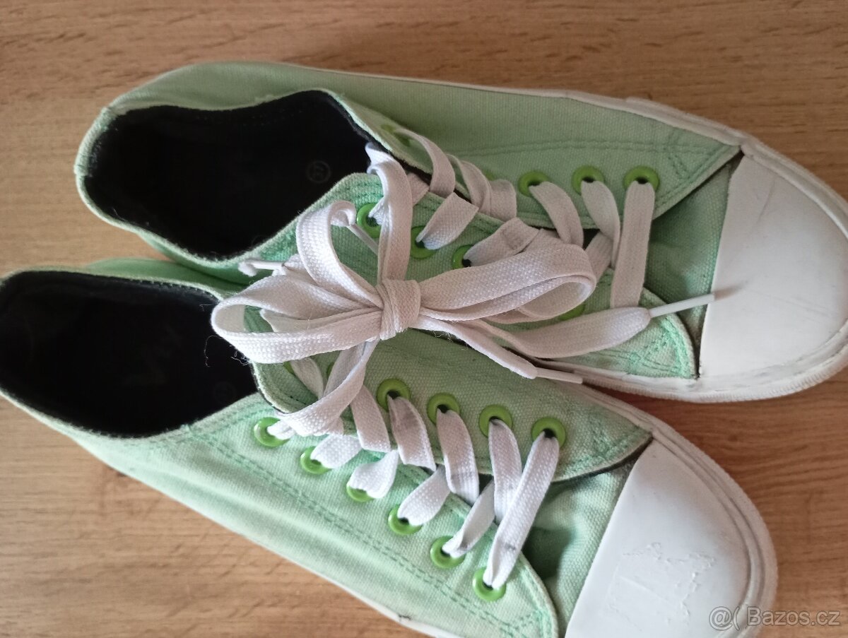 Zelené tenisky, značka Vty, vel. 37