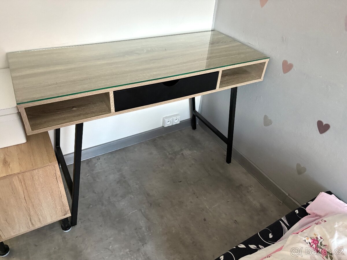 Pracovní kancelářský stůl JYSK 120x45 skleněná deska