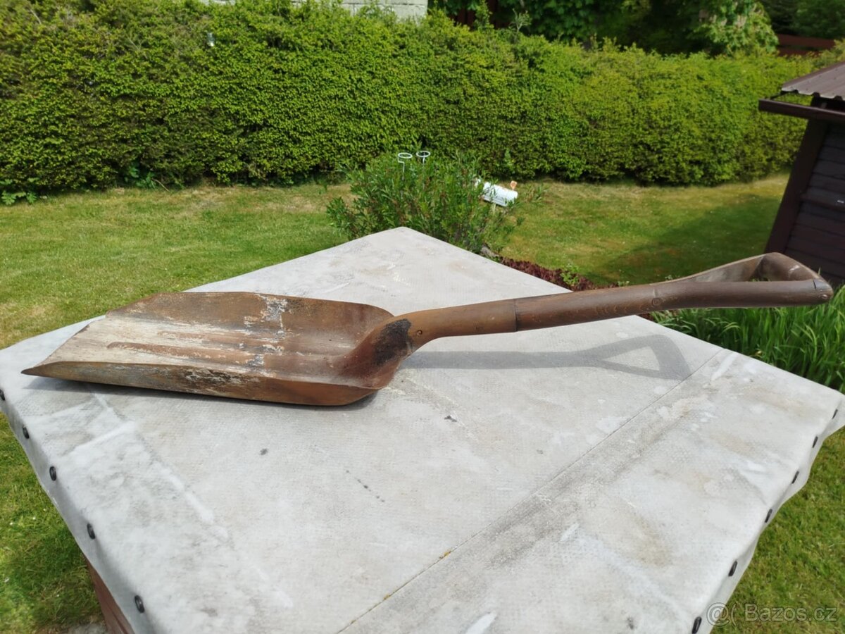 lopata na lokomotivu